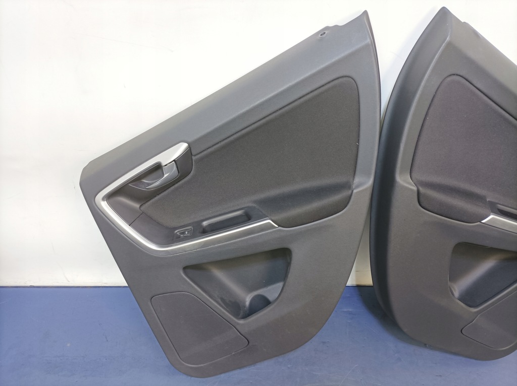 VOLVO XC60 UND TÜRSEITENPOLSTERSATZ Product image