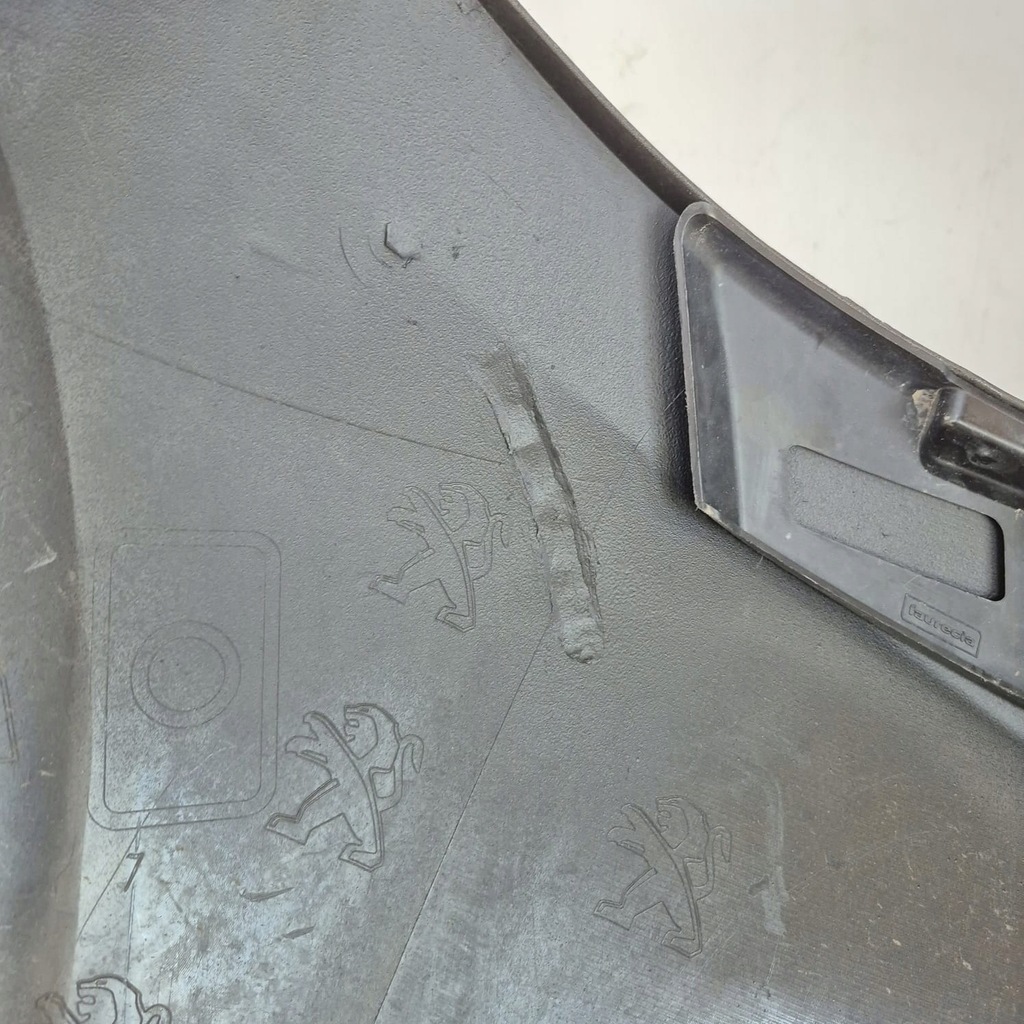 Peugeot 208 und 15-Front-Stoßfänger vorne 9810513777 Product image