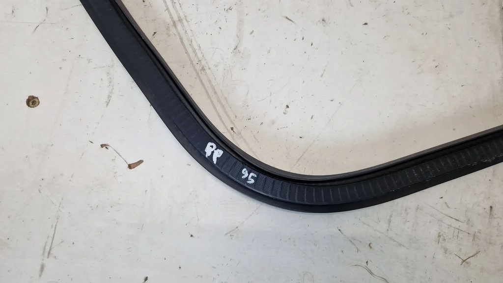 DICHTUNG UM DIE TÜR VORNE RECHTS VORNE RECHTS Saab 9-5 95 NG 10- Product image