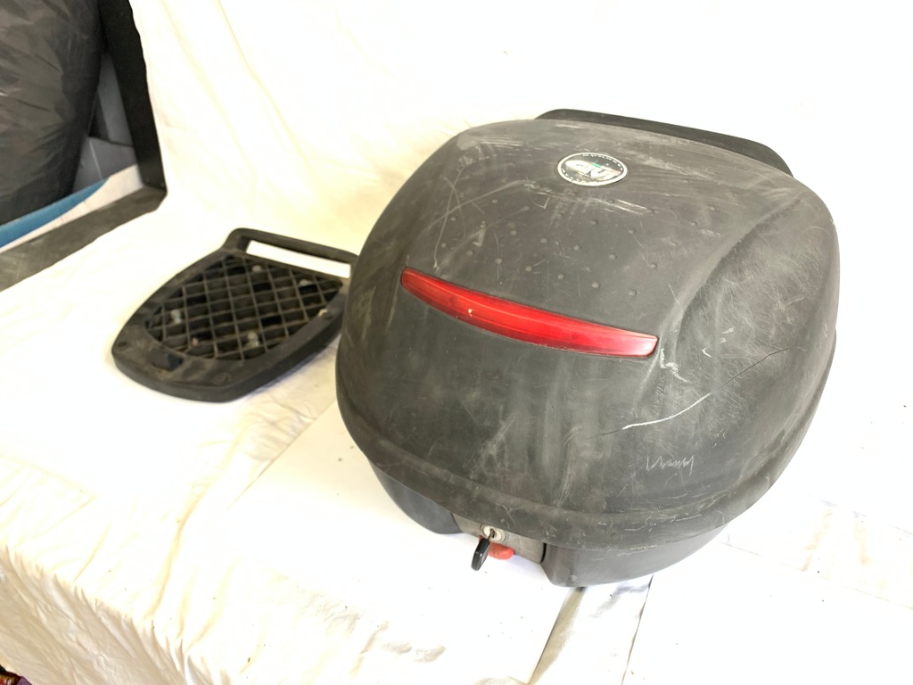 Givi-Koffer für einen Helm Product image