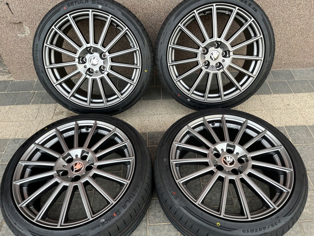 SKODA SUPERB III SOMMERFELGEN 235/40R19 AEZ NEU Product image