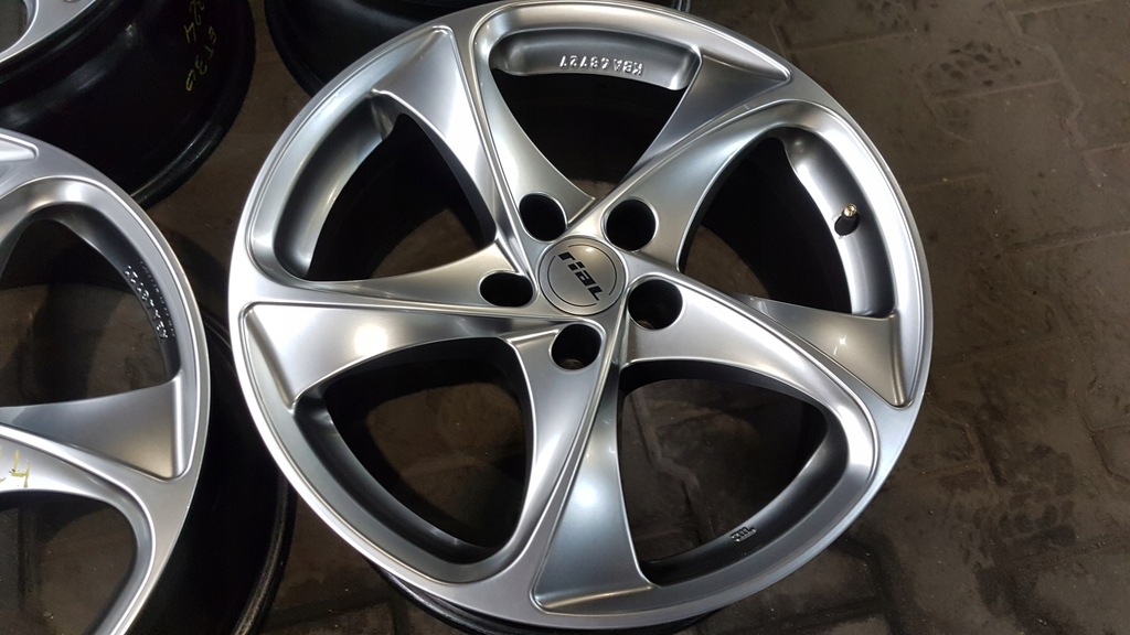 RIAL-FELGEN 8,5'X 18 ET 30 KBA 48727 5X112 Product image