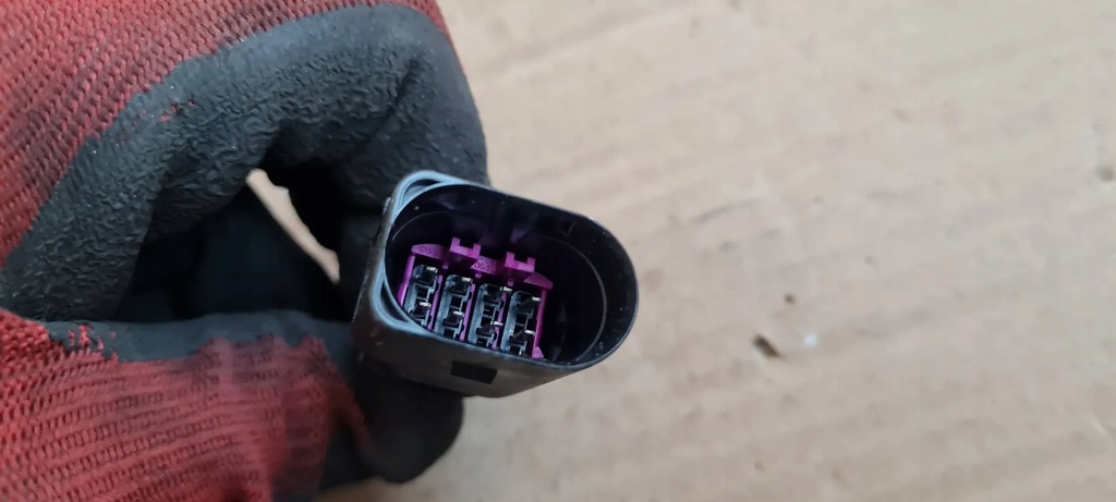 A5 8W STECKER CUBE 1J0973814 VW AUDI A4 B9 8W A5 Q7 4M Q5 80A Product image