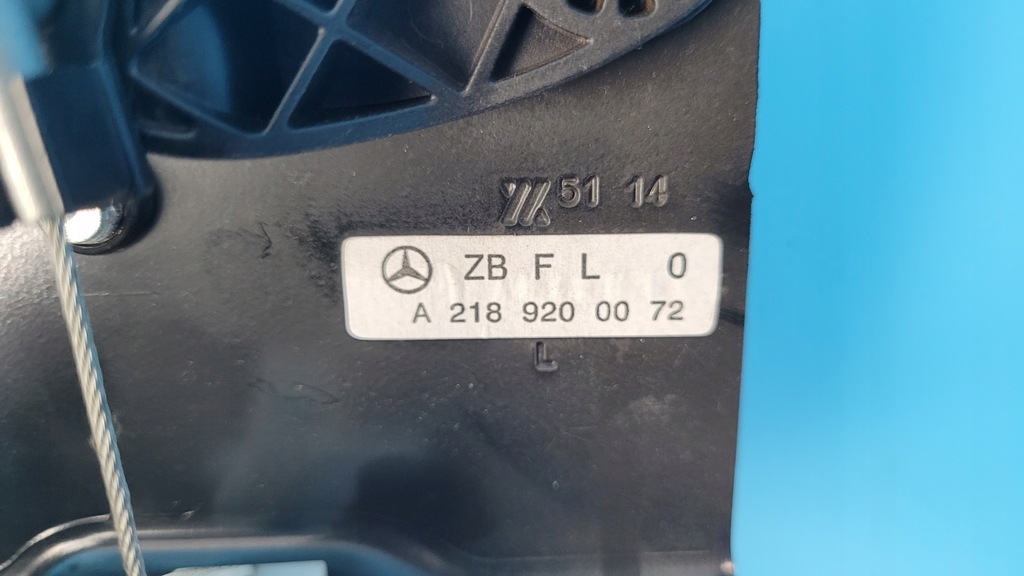 MERCEDES W218 CLS 350 SCHLOSS SCHLOSSGRIFF SITZGRIFF LINKS A2189200072 Product image