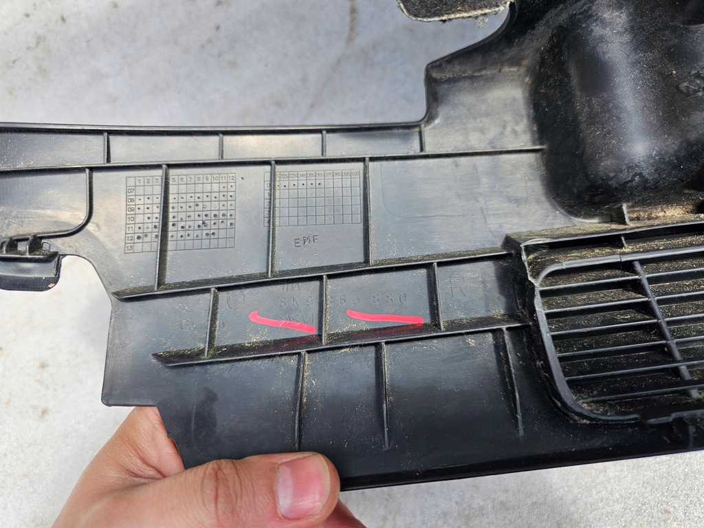 AUDI A4 B8 COMBI POLSTERUNG KOFFERRAUMSEITE, RECHTS 8K9863880 Product image