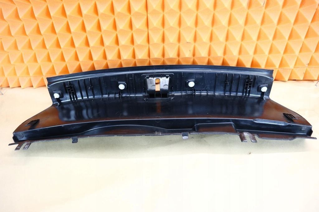 MERCEDES W204 HINTERE RIEMENABDECKUNG 2046900825 Product image