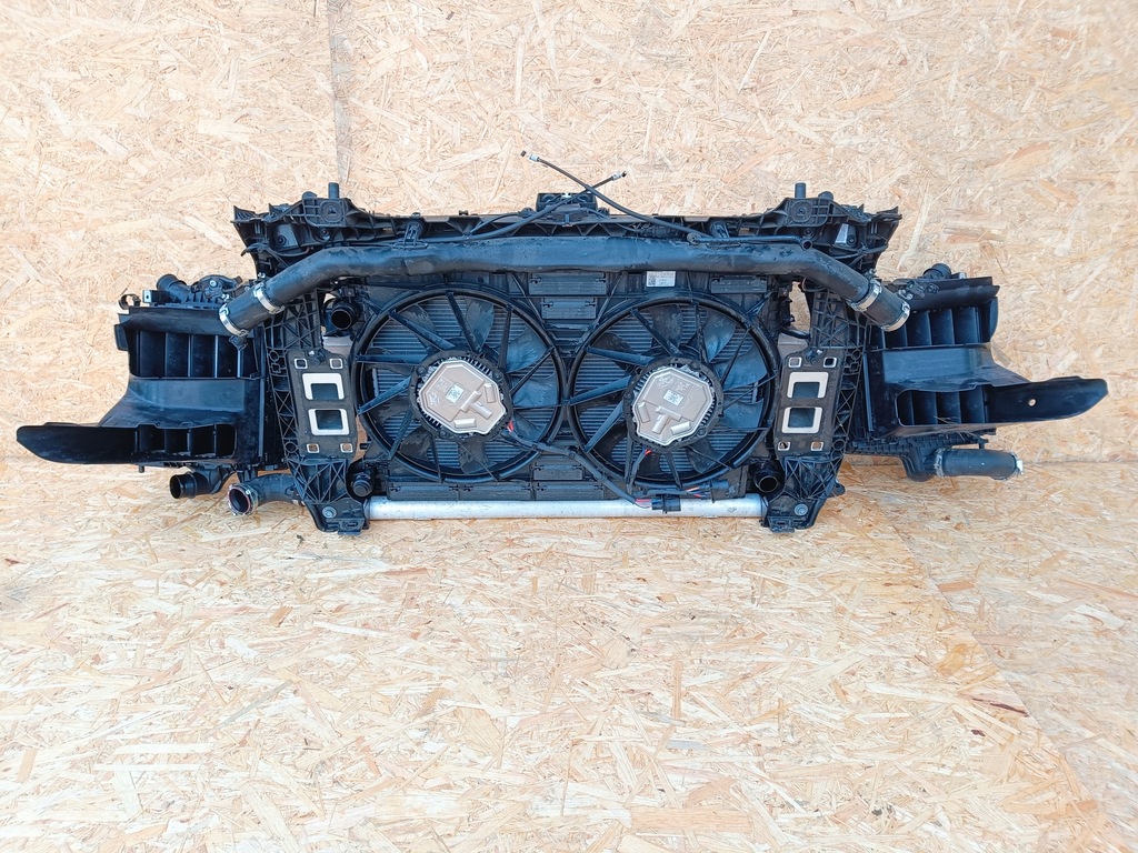 Porsche Cayenne E-Hybrid 2022r Front in der Farbe M7Q Maske 9Y 9Y0 Stoßfängerlampe Product image