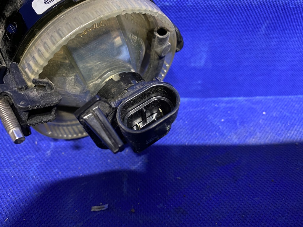 VW MULTIVAN T5 04-09 HALOGEN LINKS VORNE HELLA 271.247-05 Product image