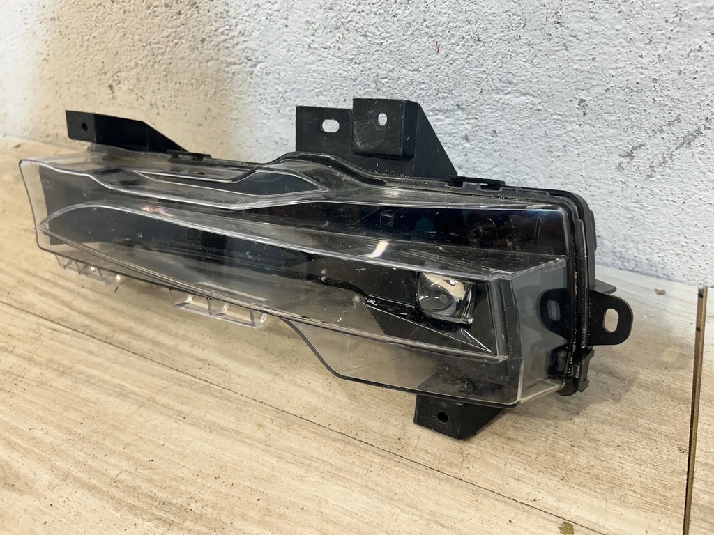 Tesla Model 3 Halogen vorne rechts Product image