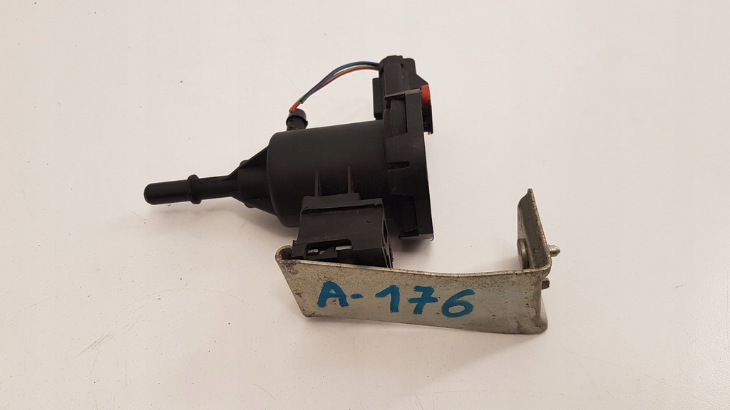 MERCEDES A-KLASSE W176 KRAFTSTOFFPUMPENVENTIL A0014760532 Product image