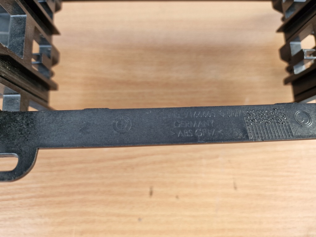BMW 5 F10 F11 RAHMEN RADIO MONTAGERAHMEN GRIFF Product image