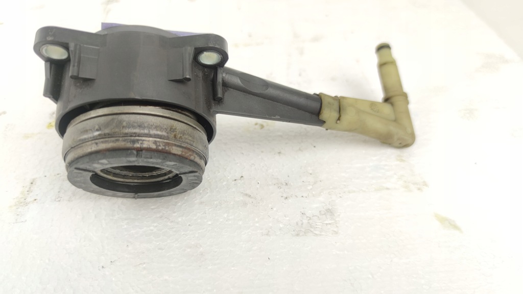 ZENTRALER KUPPLUNGSSCHLITZ VW AUDI SEAT SKODA 2.0 TDI 0A5141671 Product image