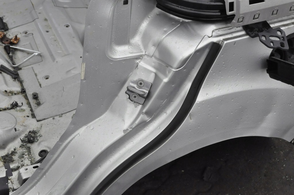 FORD B-MAX HINTERER RIEMEN HINTERER BADEKOTFLÜGEL LINKS RECHTS VIERTEL Product image