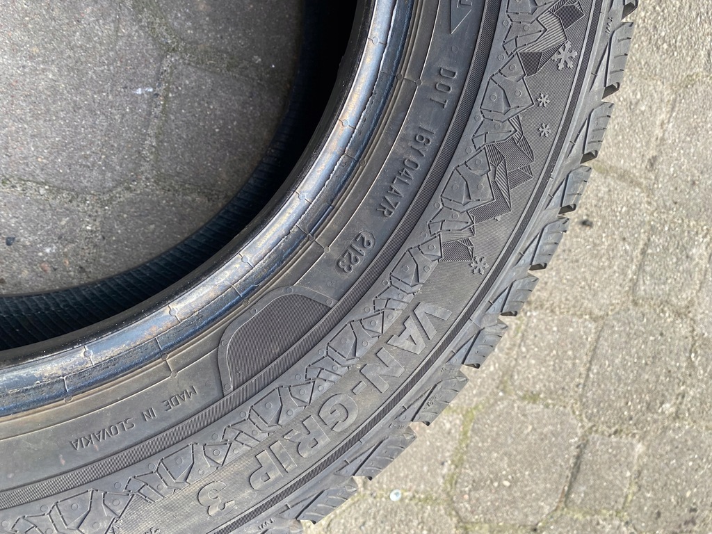 1 Stück SEMPERIT Van-Grip 3 215/65/15 C 104/102T 2023 10,1 mm Product image