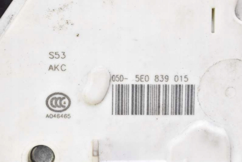 ZAMEK DRZWI LEWY TYŁ TYLNY 5E0839015 SKODA RAPID HB 12-17 Product image