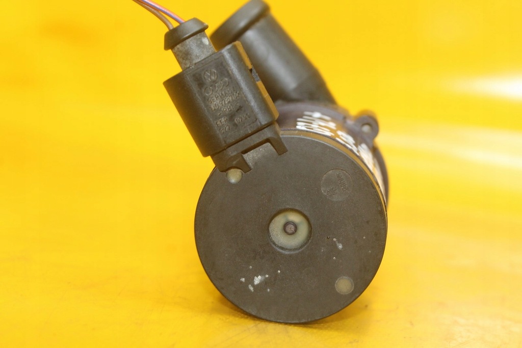 Zusätzliche Wasserpumpe Webasto Audi Q7 4L VW TOUAREG 7L0965561J Product image
