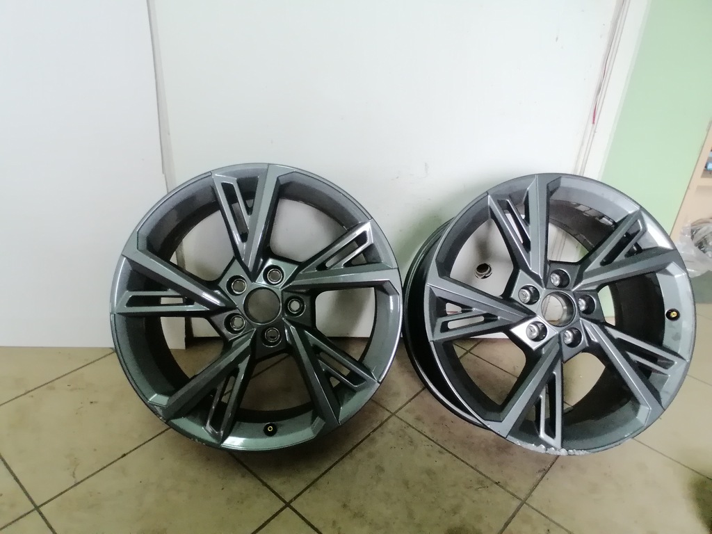 Felge Original Audi A3 S3 8Y 18x8J ET 46 5x112 Product image