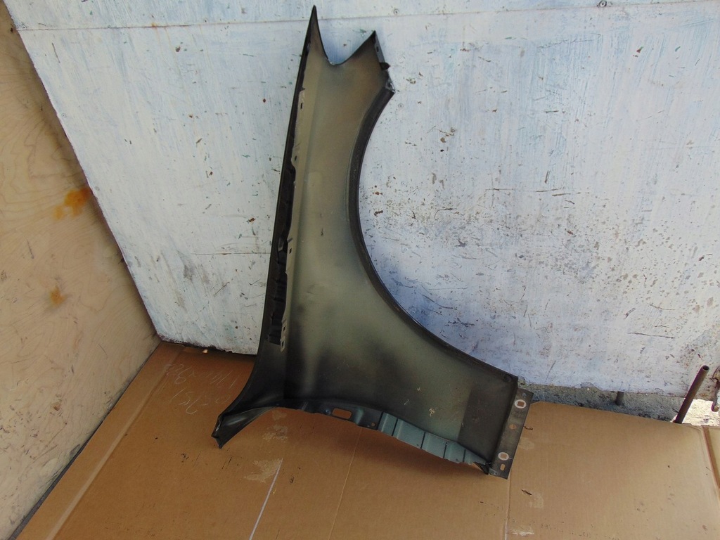 VORDERER LINKER KOTFLÜGEL MERCEDES W205 A2058810101 Product image