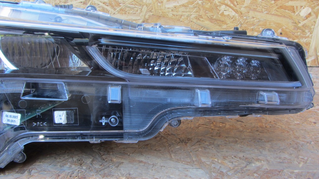 Vordere rechte Lampe TOYOTA COROLLA E21 VOLL LED HB COMBI Product image