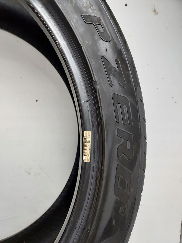 Pirelli P Zero 265/40ZR21 105 Y Product image