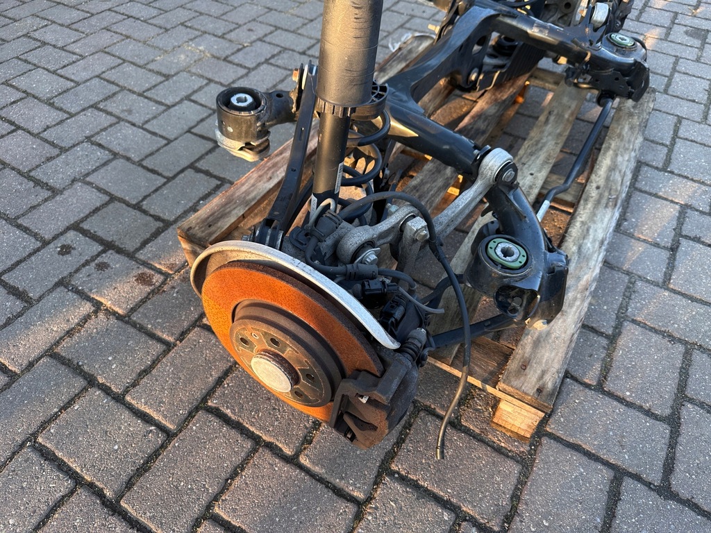 Audi A4 B9 A5 F5 8W Hinterradaufhängung Kompletter Rückstrahl Product image
