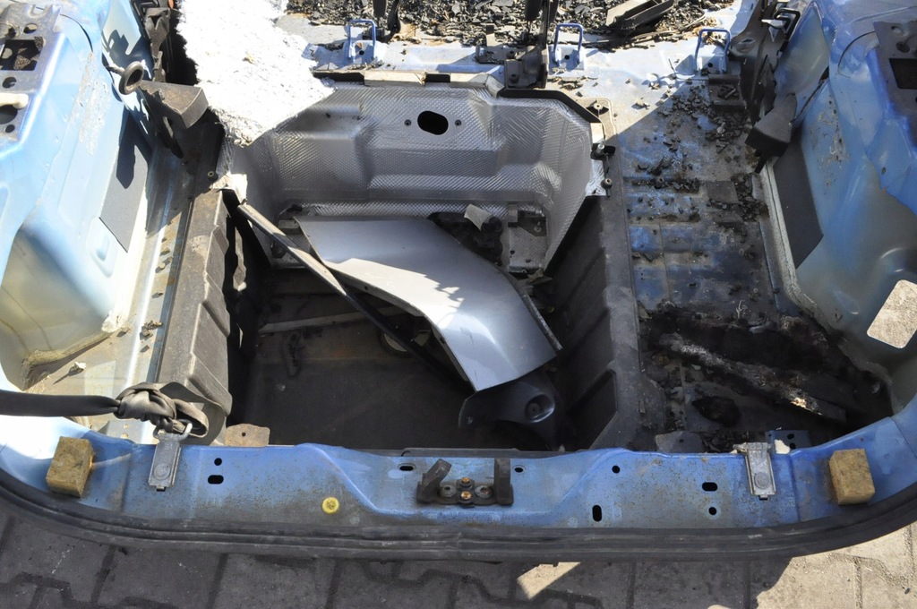 FORD PUMA II MK2 GESAMTES HINTERES ASS-BAD HINTERER RIEMEN LINKS RECHTS VIERTEL Product image