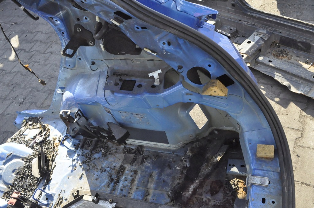 FORD PUMA II MK2 GESAMTES HINTERES ASS-BAD HINTERER RIEMEN LINKS RECHTS VIERTEL Product image