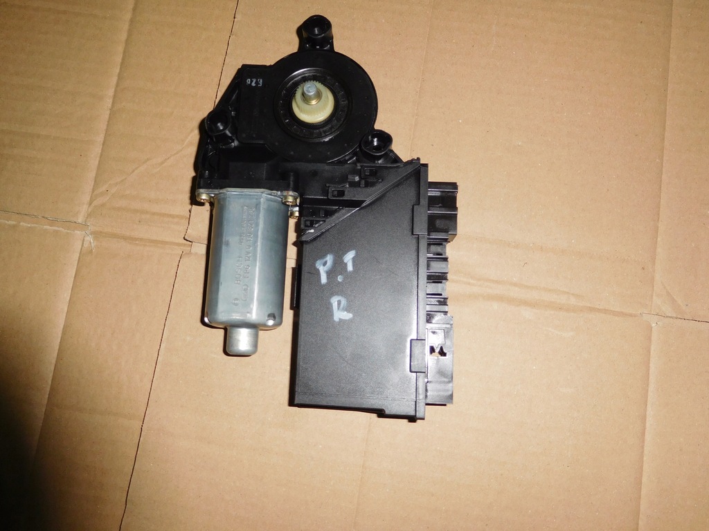 VW Touareg 2004, Fensterhebermotor hinten rechts 7L0959794 Product image