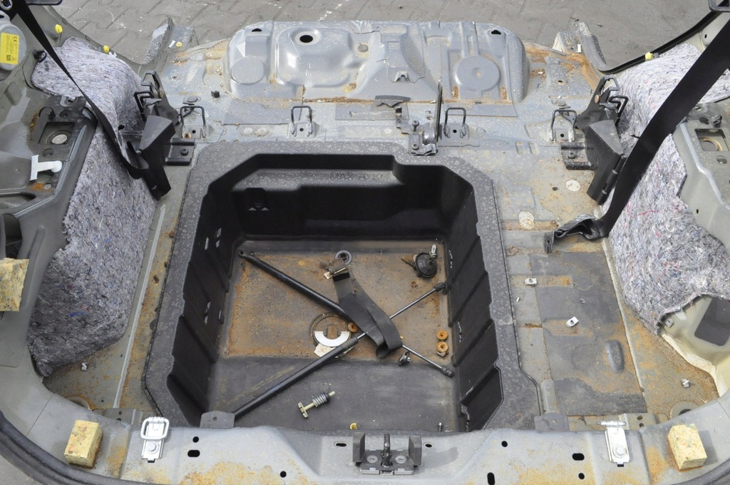 FORD PUMA II MK2 GESAMTES HINTERES ASS-BAD HINTERER RIEMEN LINKS RECHTS VIERTEL Product image