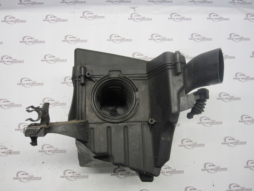 Ford Focus MK3 III 12R Luftfiltergehäuse AV61-9600-BF Product image