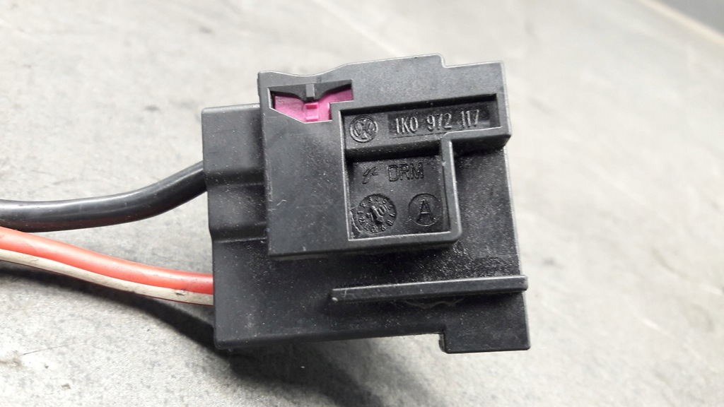 1K0972117a Flat Contact Housing Volkswagen Audi Product image