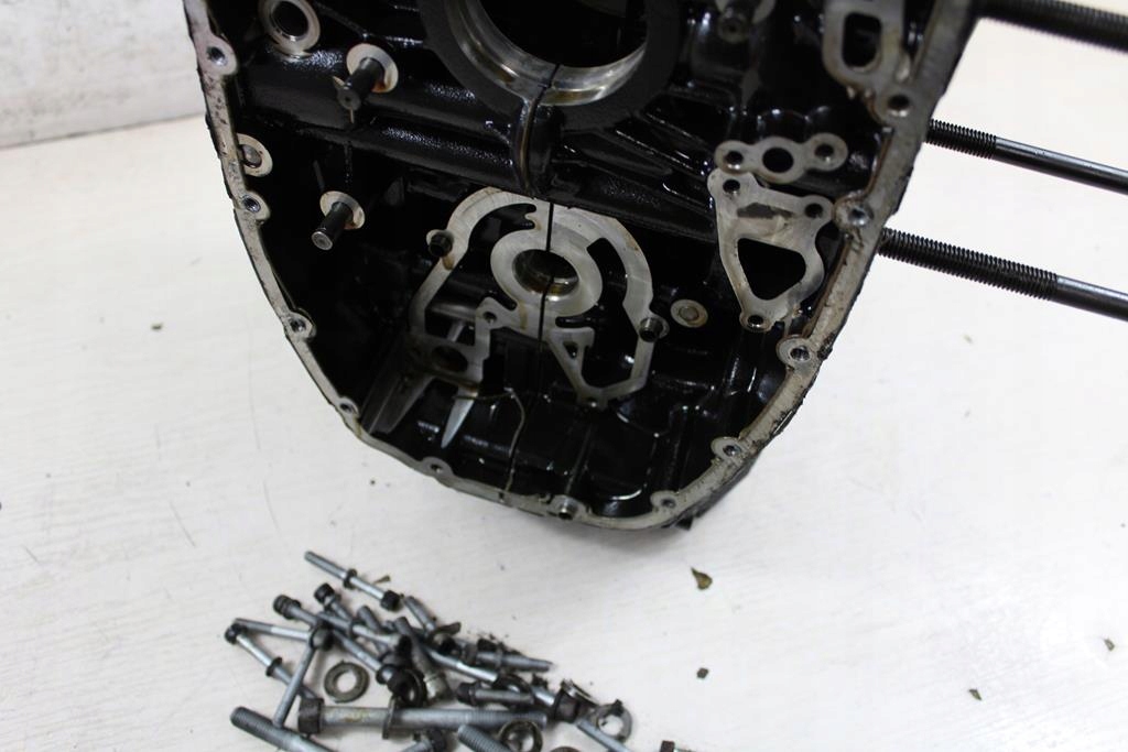 BMW R850 RT R22 01-06 KURBEL MOTORBLOCK SCHRAUBEN Product image
