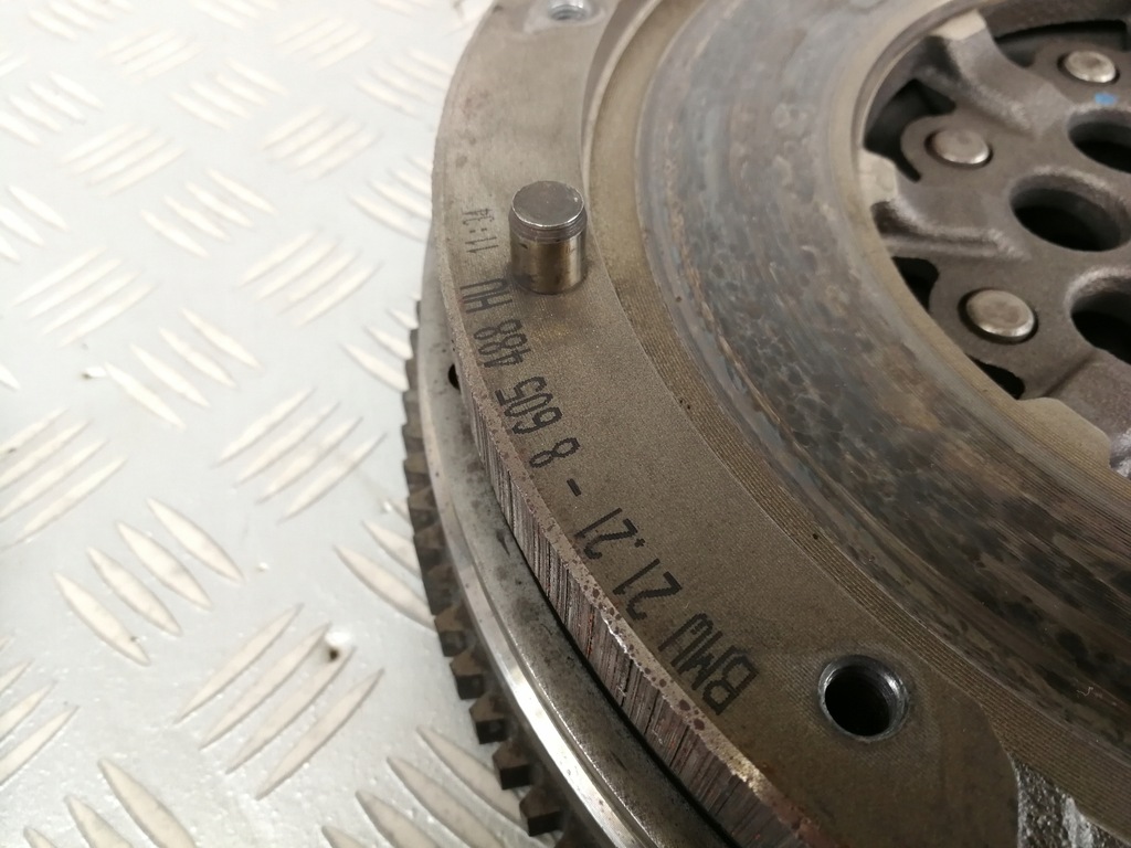 7614326 7614327 Kupplungsdruckplatte Zweimassenschwungrad BMW F20 F21 F22 1,5 T Product image