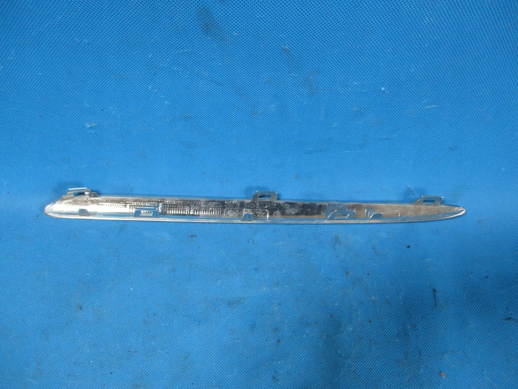 CHROMGRILLLEISTE MERCEDES W177 A1778881400 Product image