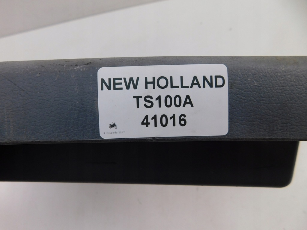NEW HOLLAND TS100A FÜLLDECKEL Product image