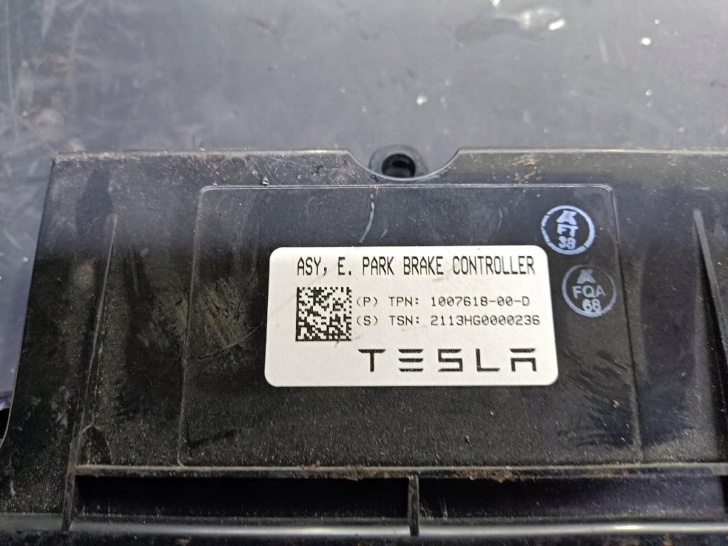Manuelle Feststellbremsen von Tesla Model S 1007618-00-D Product image