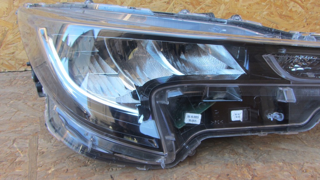 Vordere rechte Lampe TOYOTA COROLLA E21 VOLL LED HB COMBI Product image