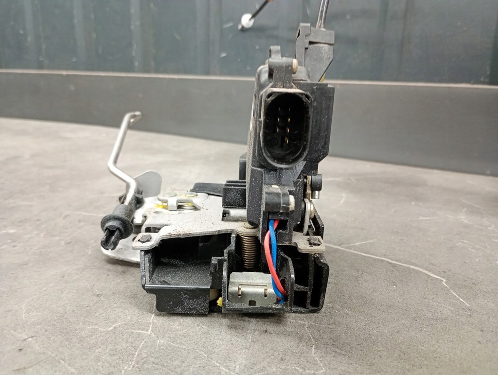 8E0839016C Türschloss rechts Tiel Audi A4 B6 00-04R Product image