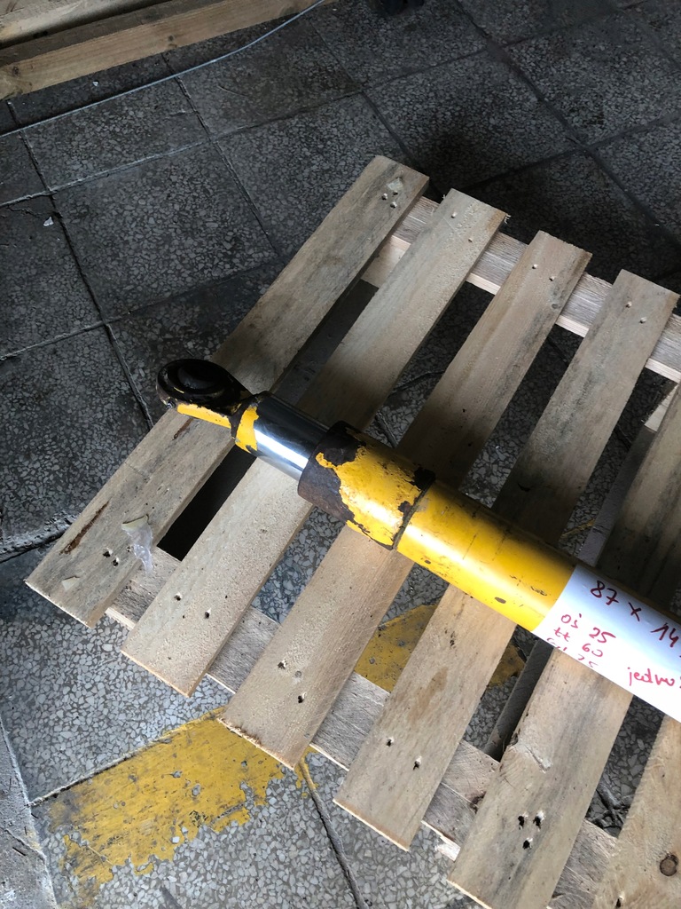 HYDRAULIKZYLINDER 87-143 Product image