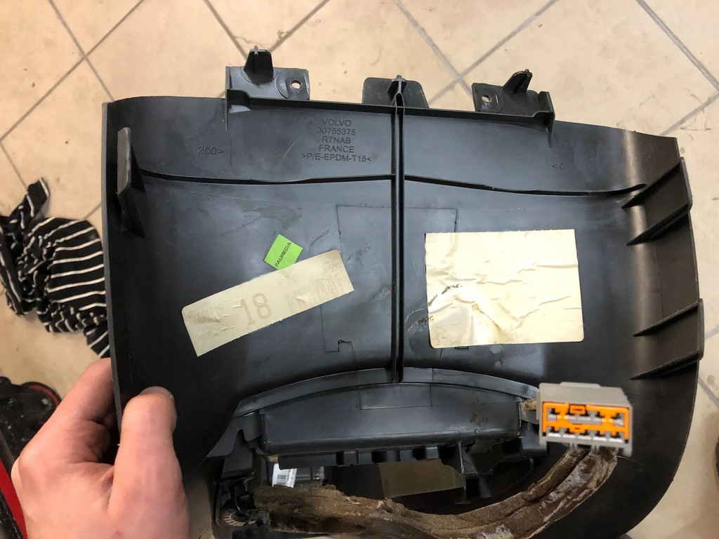 VOLVO S40 V50 ARMLEHNE MITTELTUNNEL 30755375 Product image