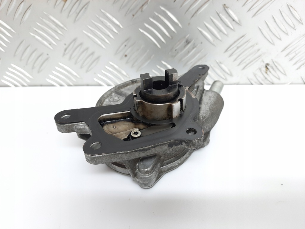 MERCEDES E W212 W207 VAKUUMPUMPE 3.0 CDI A6422300065 Product image