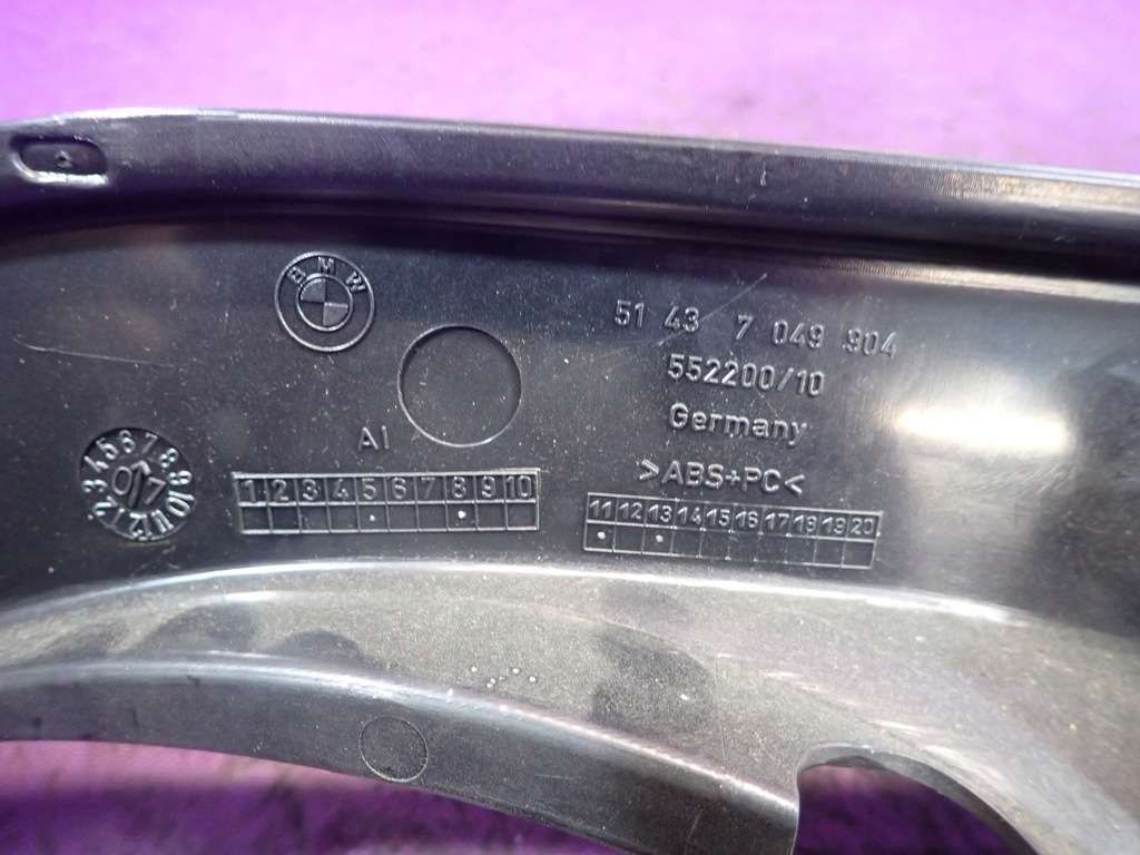 BMW E61 KOMBI 07- LIFT OSŁONA SŁUPKA OBUDOWA PRWADNICA ROLETY PRAWA 7049904 Product image