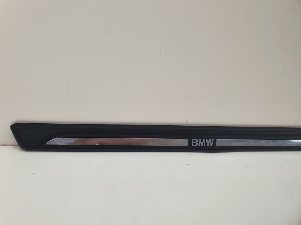 STREIFENAUFLAGE AM LINKEN VORDEREN SCHWELLER DES BMW E88 Product image