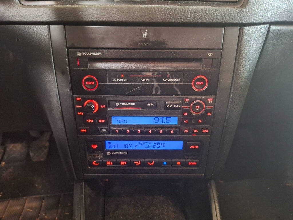RADIO AIR PANEL GETRÄNKEHALTER GOLF IV Product image