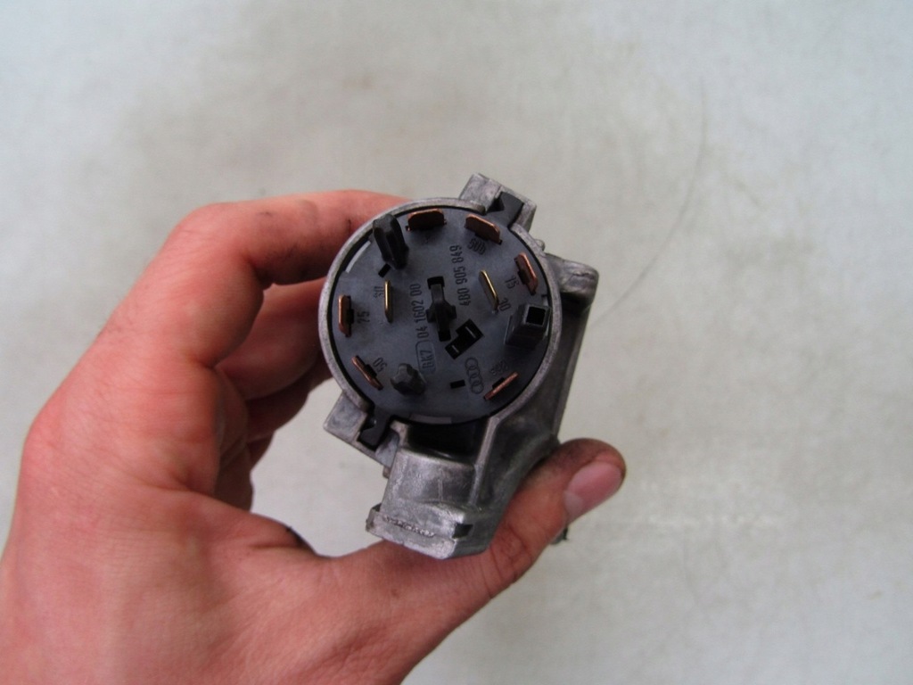 PASSAT B5 1.9 TDI 00R ZÜNDSCHALTER MIT SCHLÜSSEL 4B0905851A Product image
