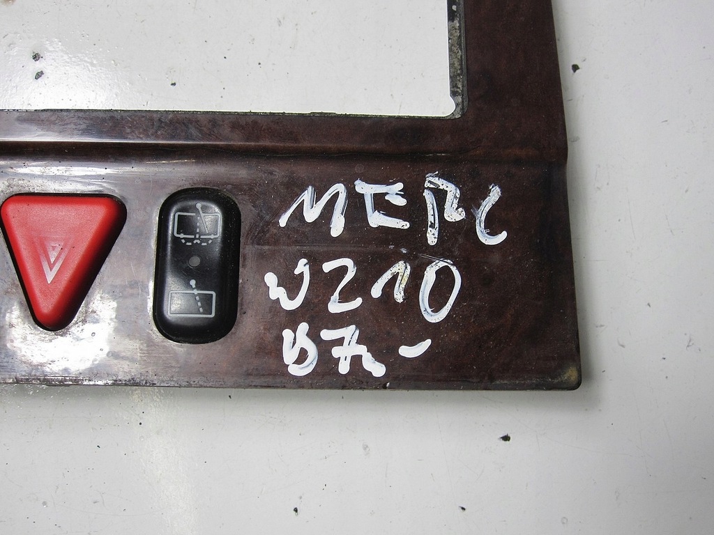 NOTSCHALTER MITTELKONSOLE MERCEDES W210 97R Product image