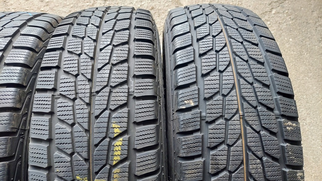 Winterreifen 215/70r16C 108/106T Falken Eurowinter HS437 VAN Product image