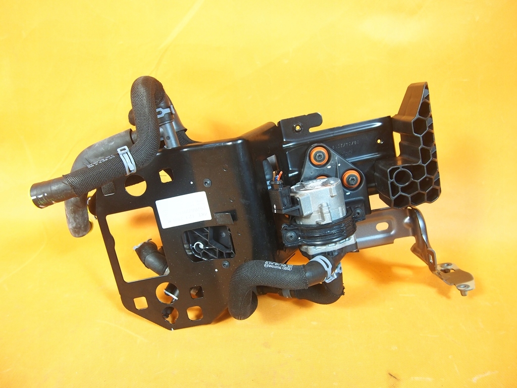 Audi E-Tron Wasserpumpenschläuche Halterung 4ke965567b 27KM Product image