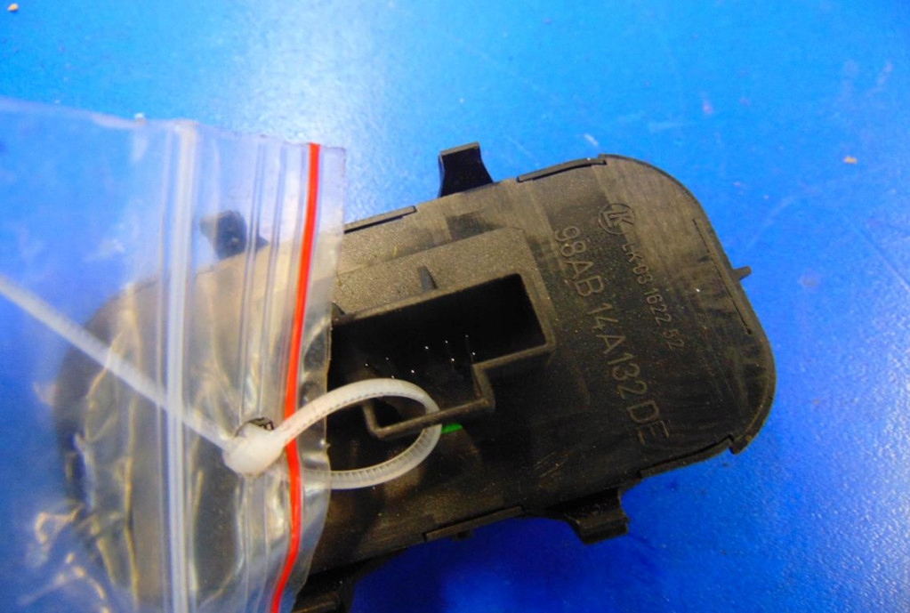 Ford Focus MK1 1,6 16V Glassschalter LK03162252 Product image