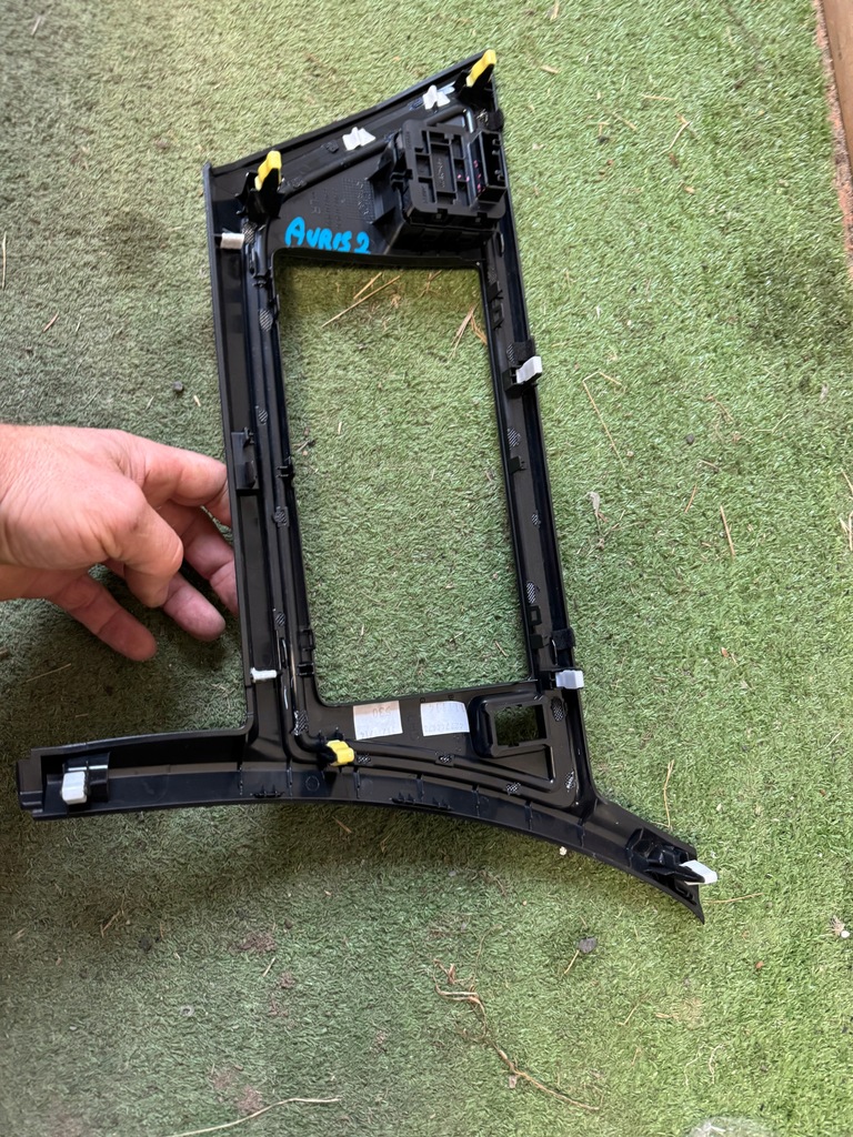 TOYOTA AURIS II RADIOABDECKUNGSRAHMEN 55405-02430 Product image